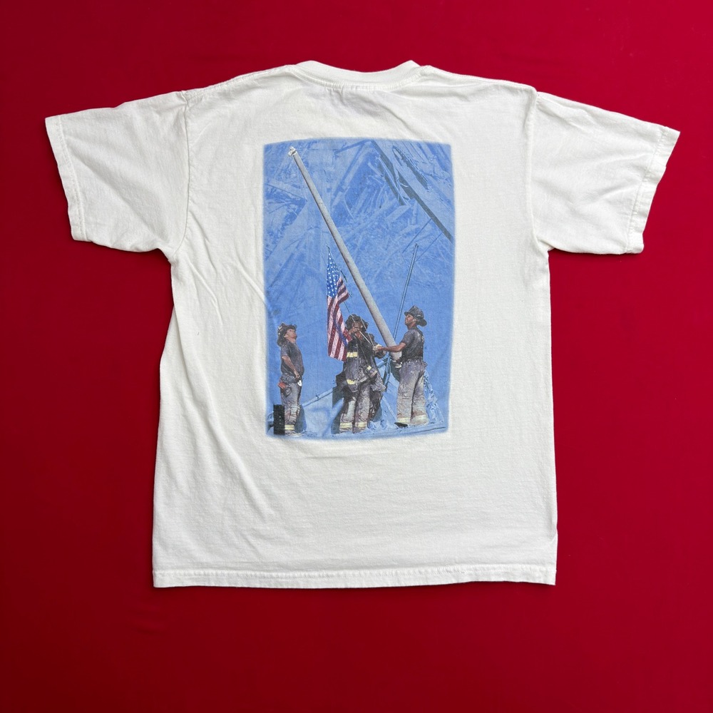 Gildan United We Stand Firefighters Flag T-Shirt Mens Medium White 9/11 Tribute